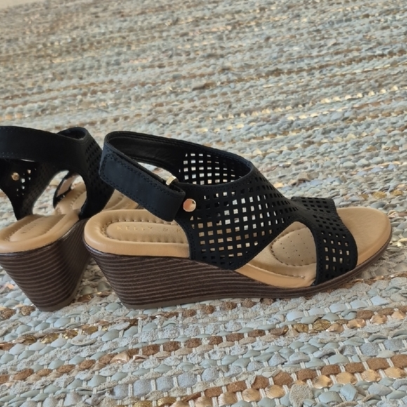Kelly & Katie Black Cutout Wedges - Picture 4 of 8